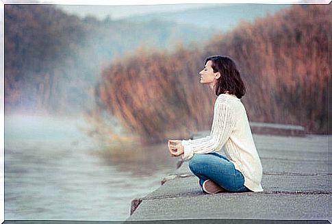 Woman meditates and thus strengthens her immune system